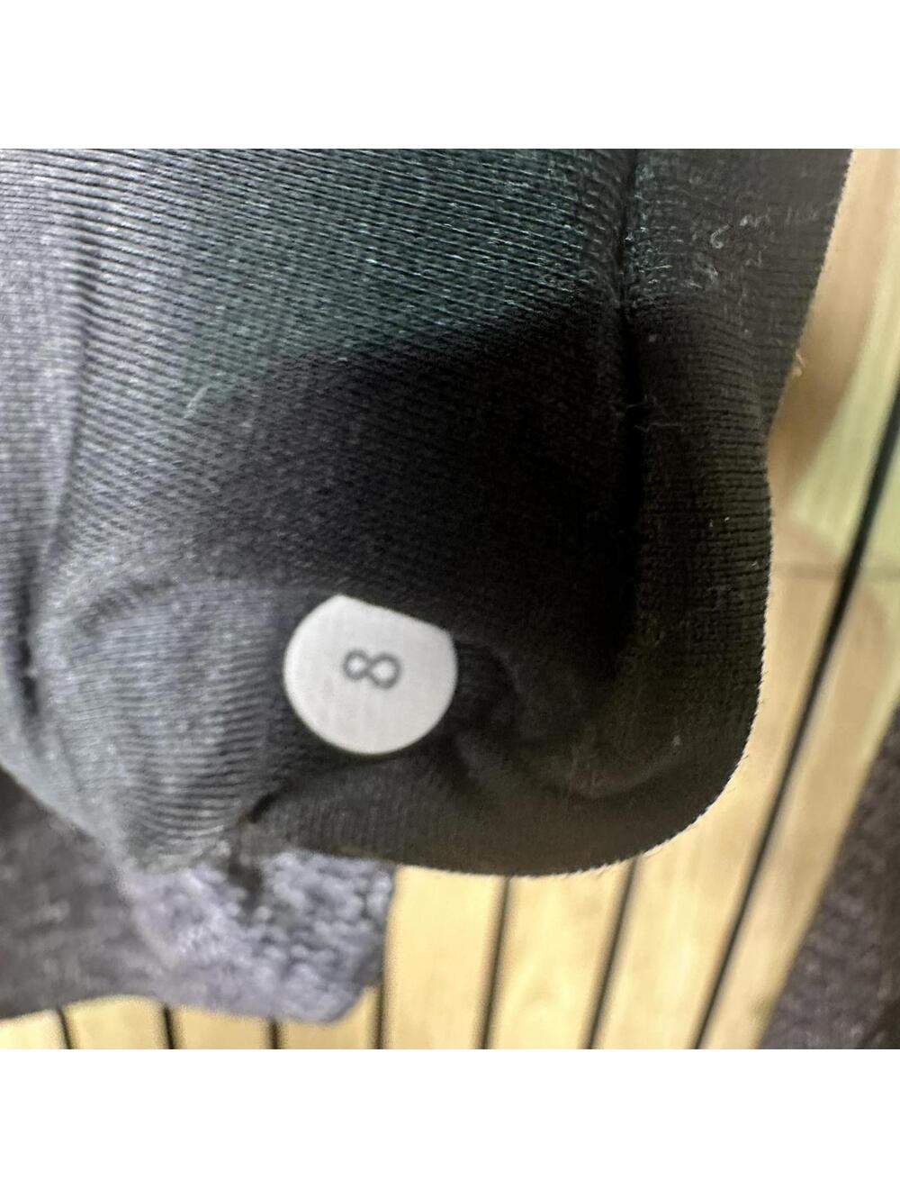 117 Lululemon Women's Long Sleeve Athletic Pullover (Size 8, Gray/Black, EUC) - Picture 3 of 4
